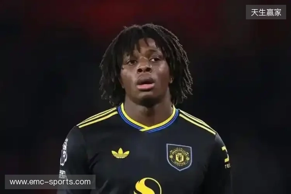 TA:曼联球员多古腿筋受伤,预计伤缺10周 TA:曼联球员多古腿筋受伤,预计伤缺10周